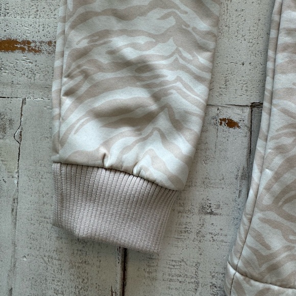 NWOT New Balance Quilted Water and Wind Resistant Warm Jacket 4-Way Stretch - Picture 6 of 13